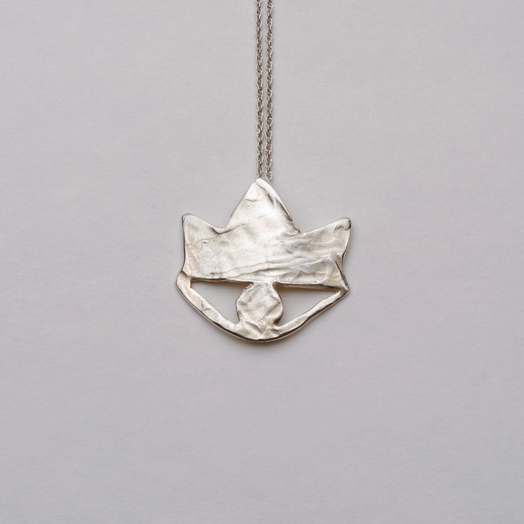 CROWN EYES NECKLACE