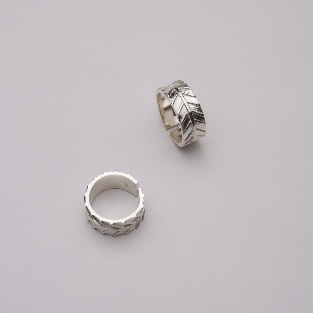 FISHBONE RING
