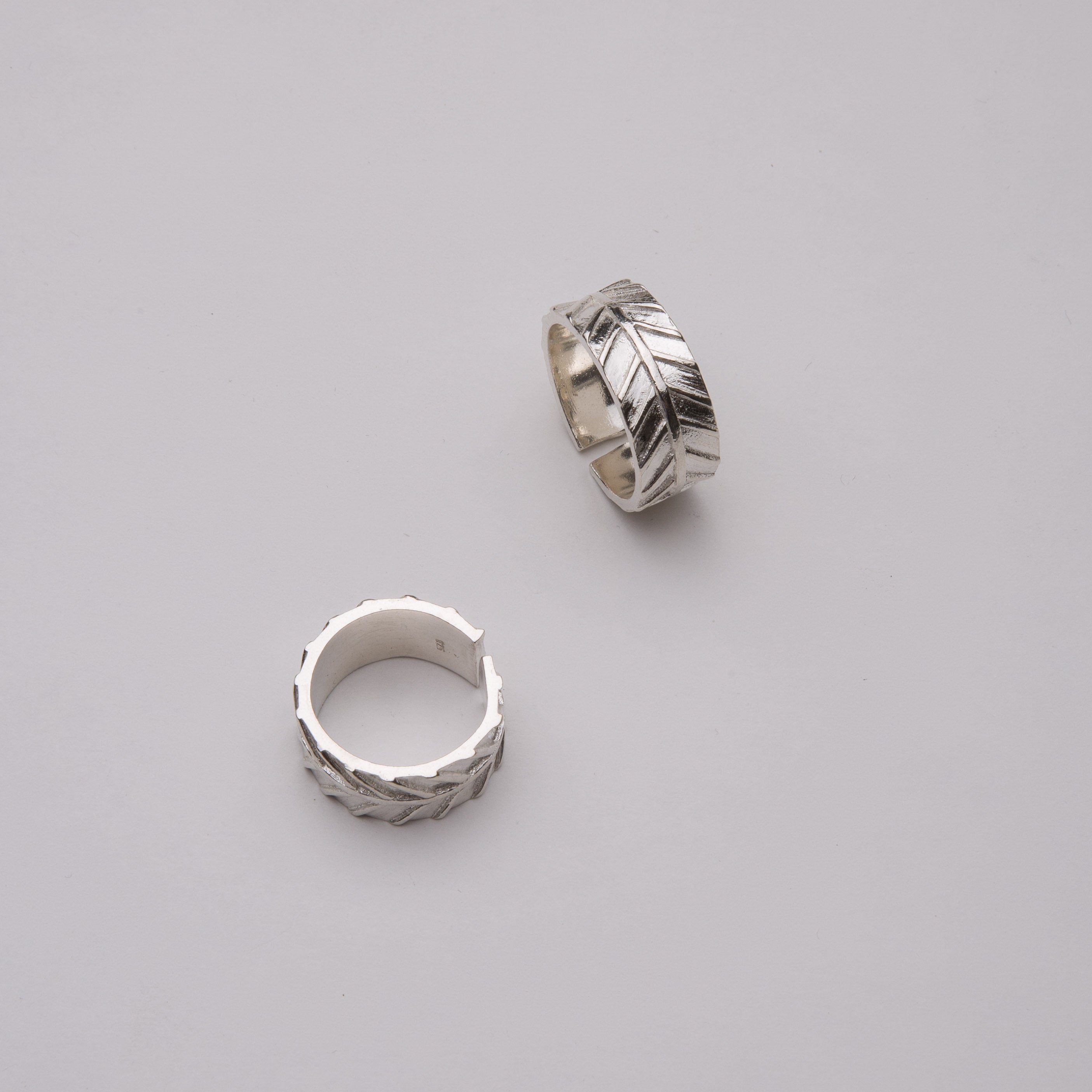 FISHBONE RING