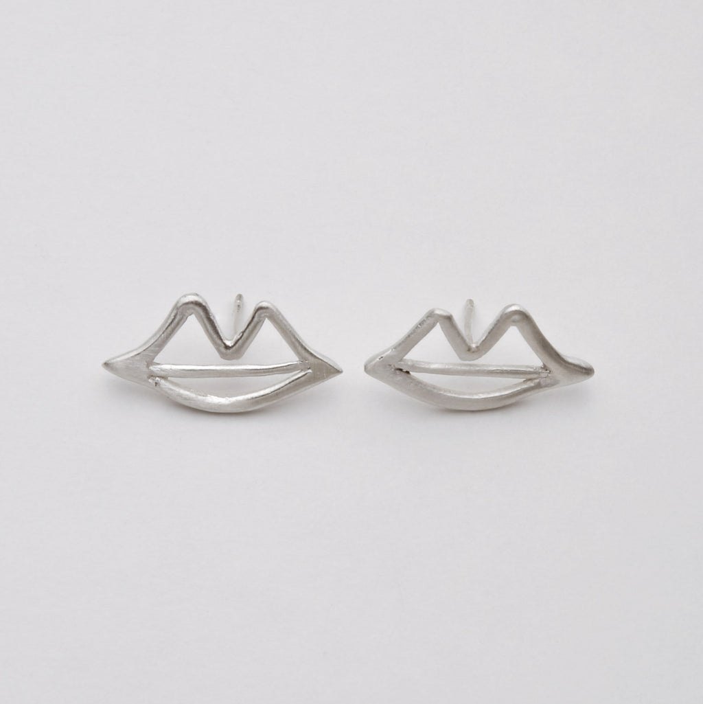 MOUTH OUTLINE EARRINGS