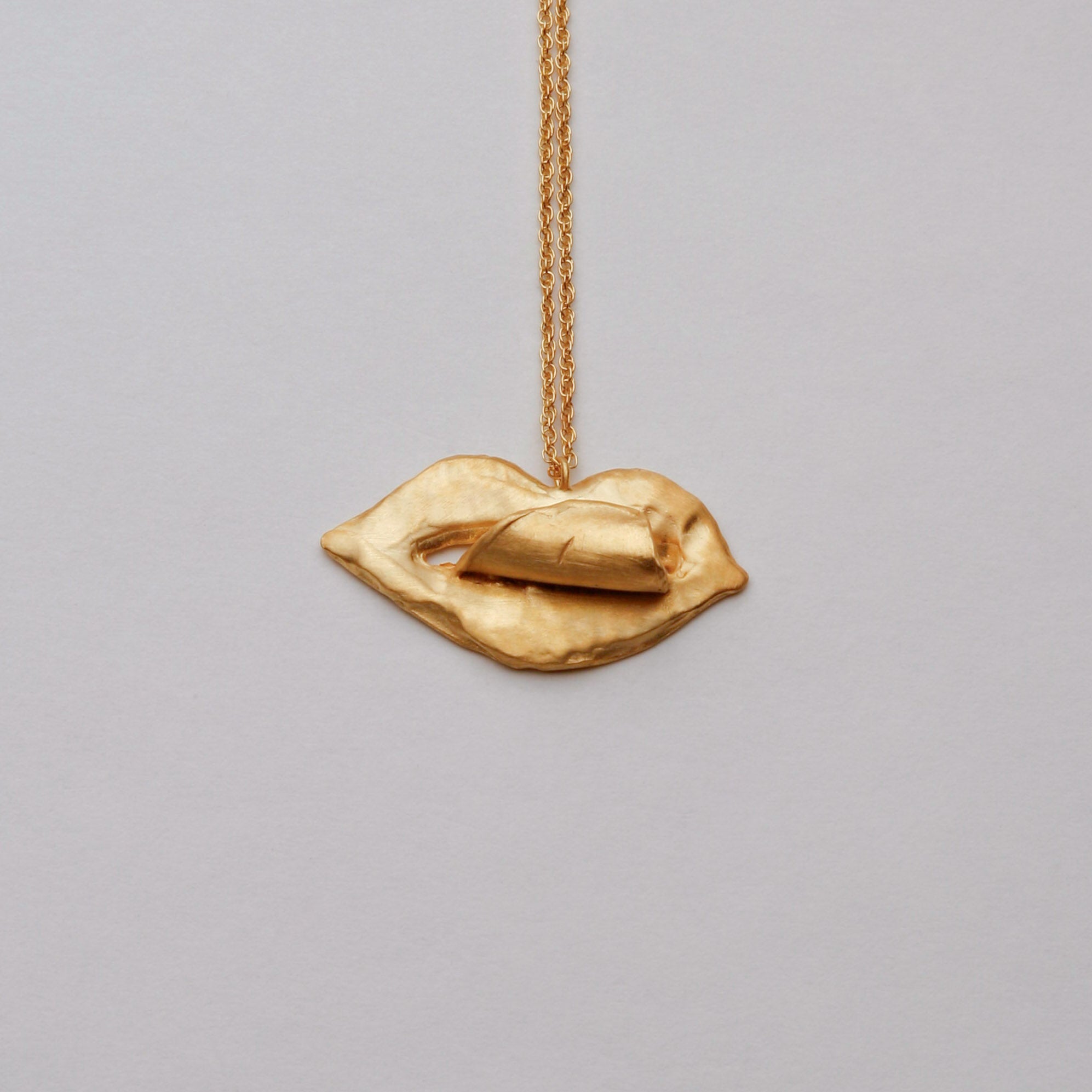 TONGUE NECKLACE