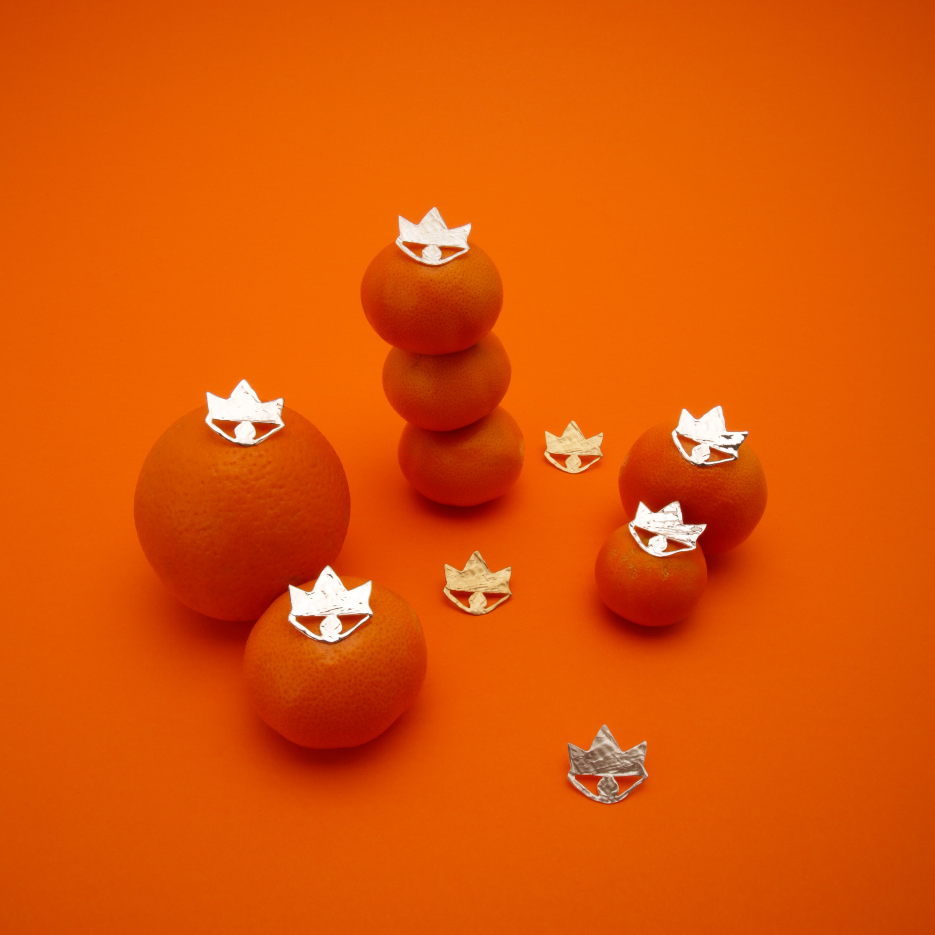 CROWN EYES EARRINGS