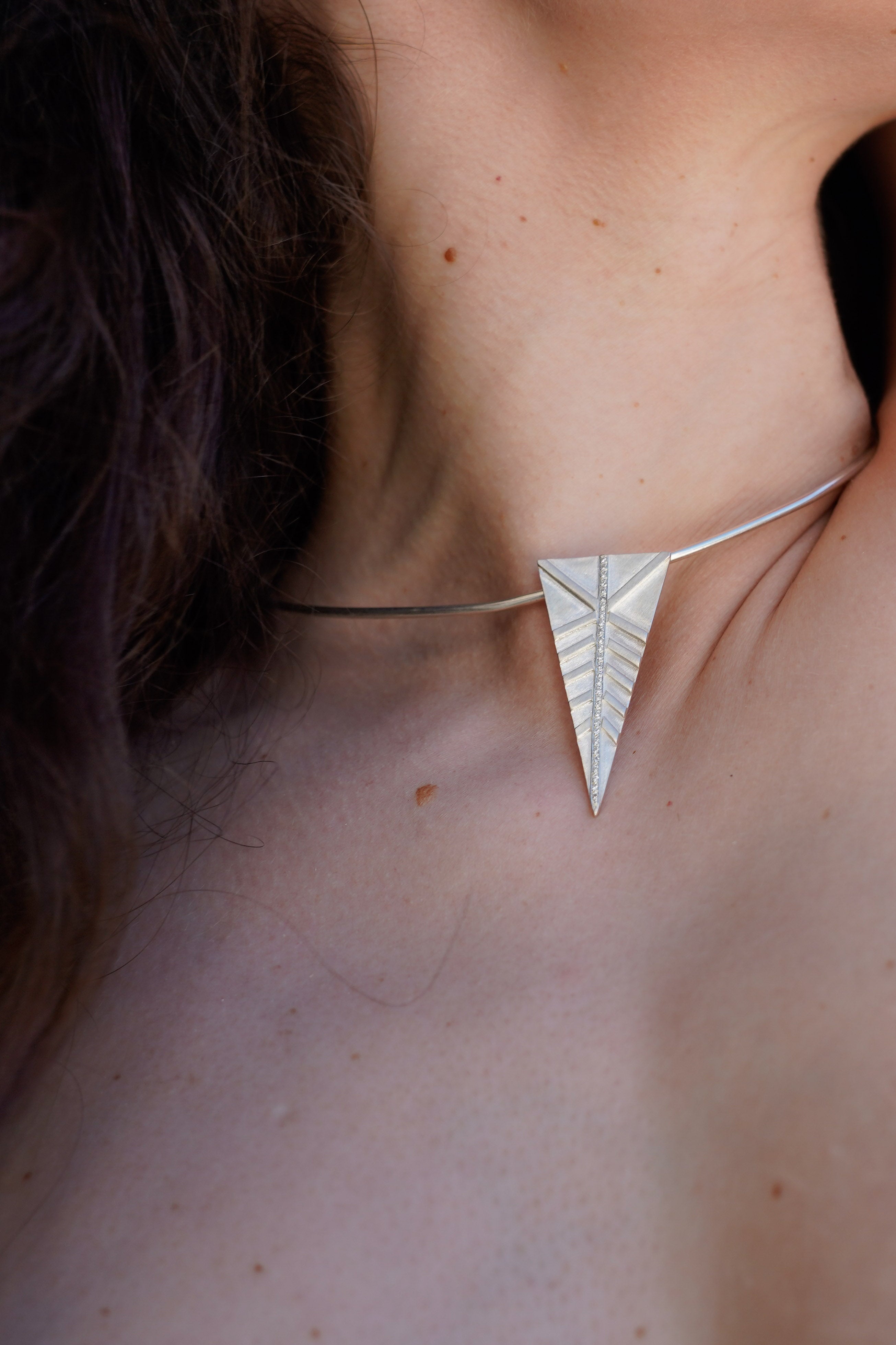 TINIAN ARROW CHOKER WITH ZIRCONS