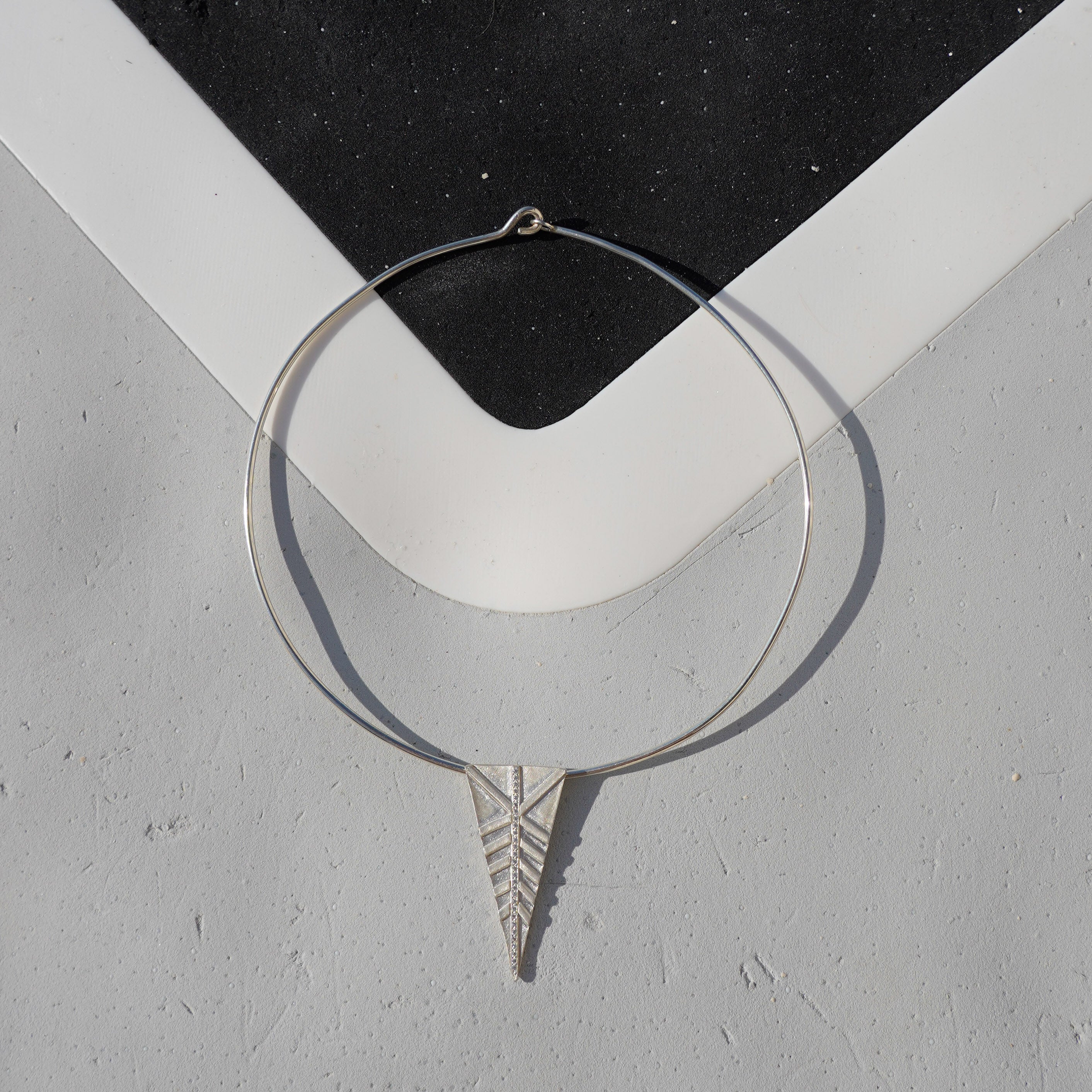 TINIAN ARROW CHOKER WITH ZIRCONS