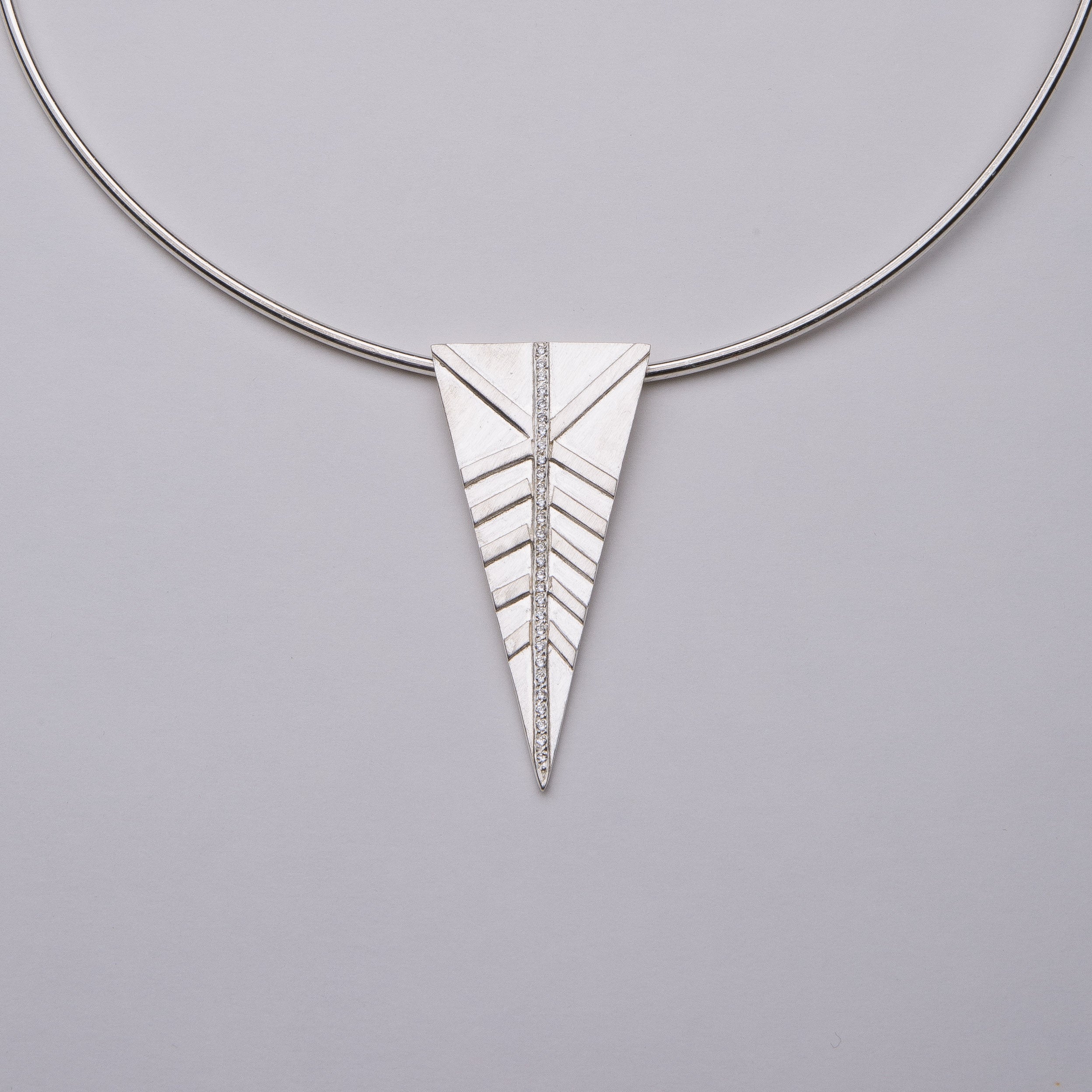 TINIAN ARROW CHOKER WITH ZIRCONS