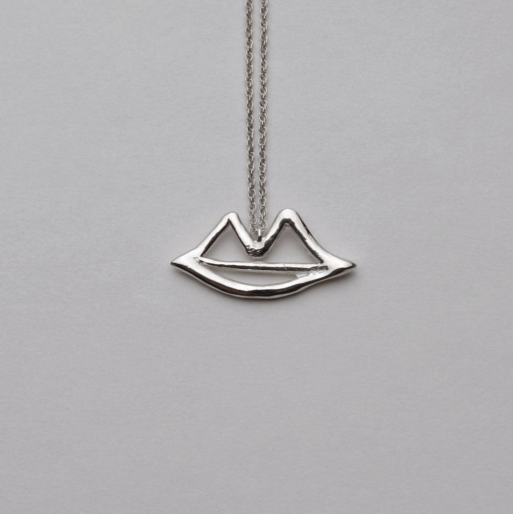 MOUTH OUTLINE NECKLACE
