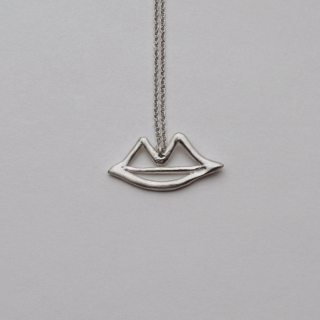 MOUTH OUTLINE NECKLACE