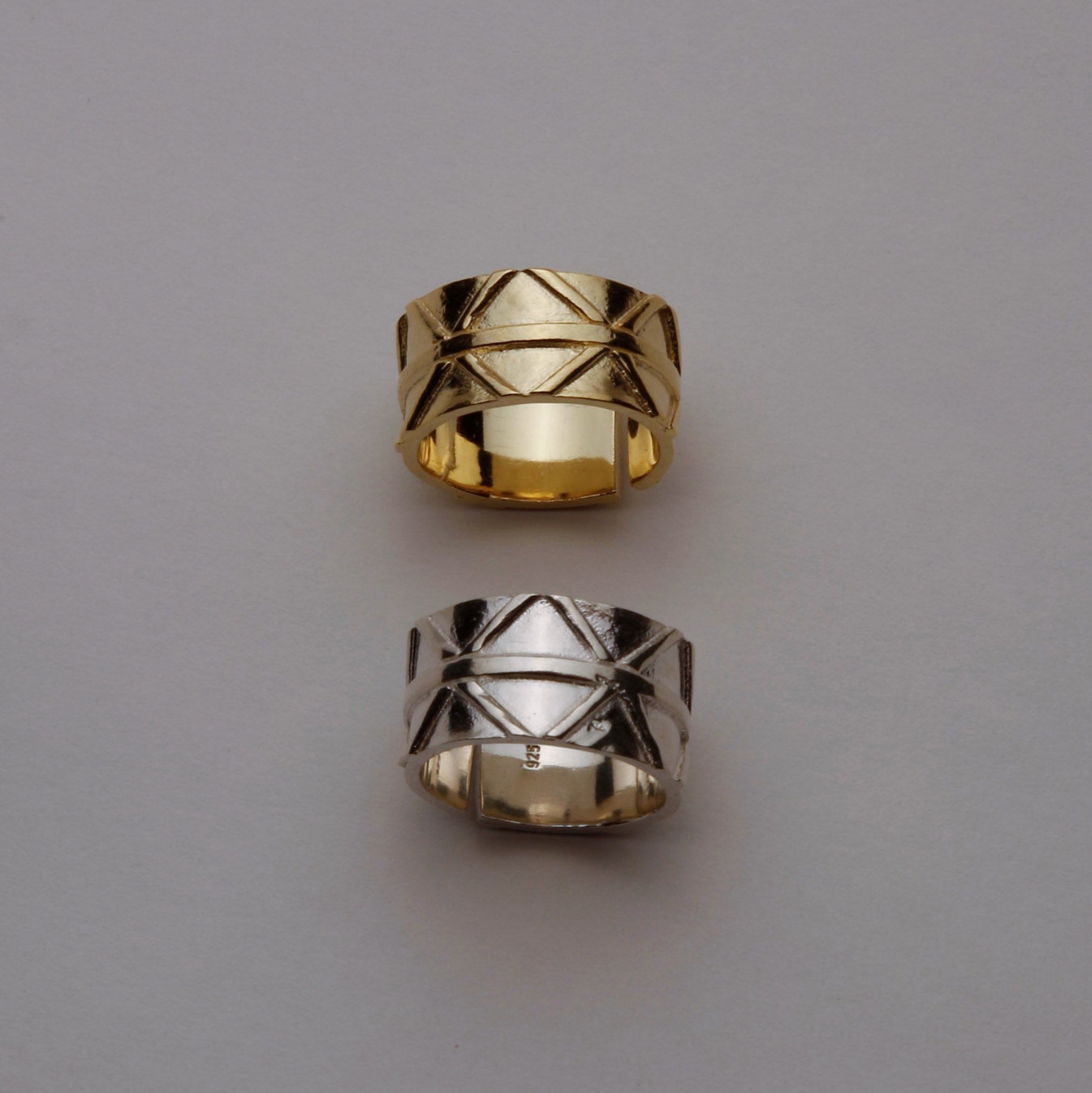 BAND X RING