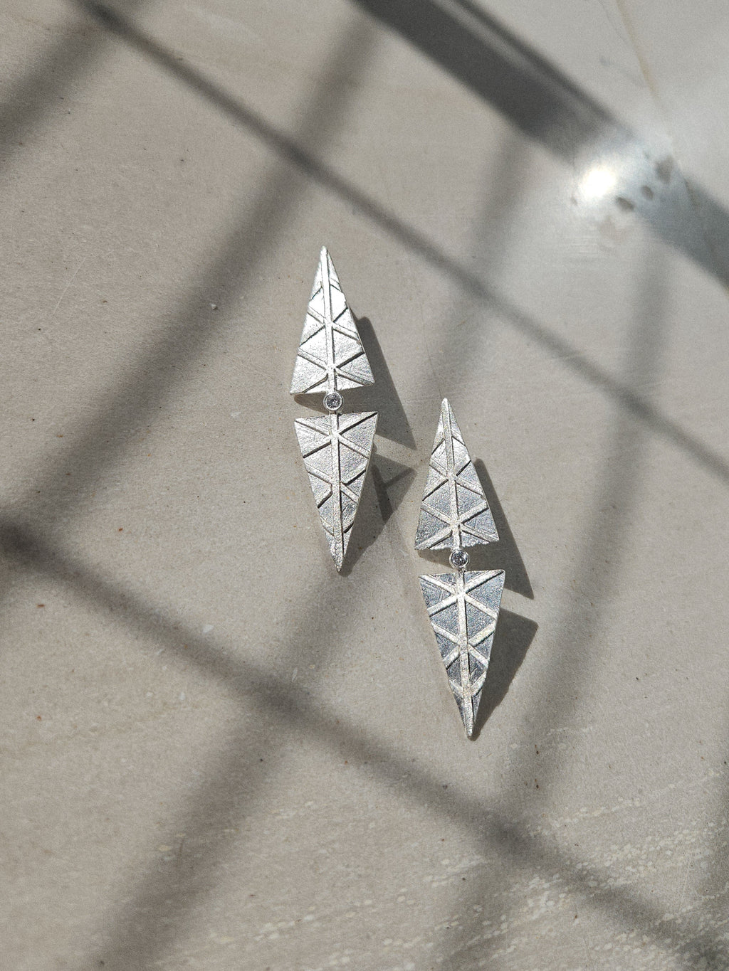ARROWLINE EARRINGS