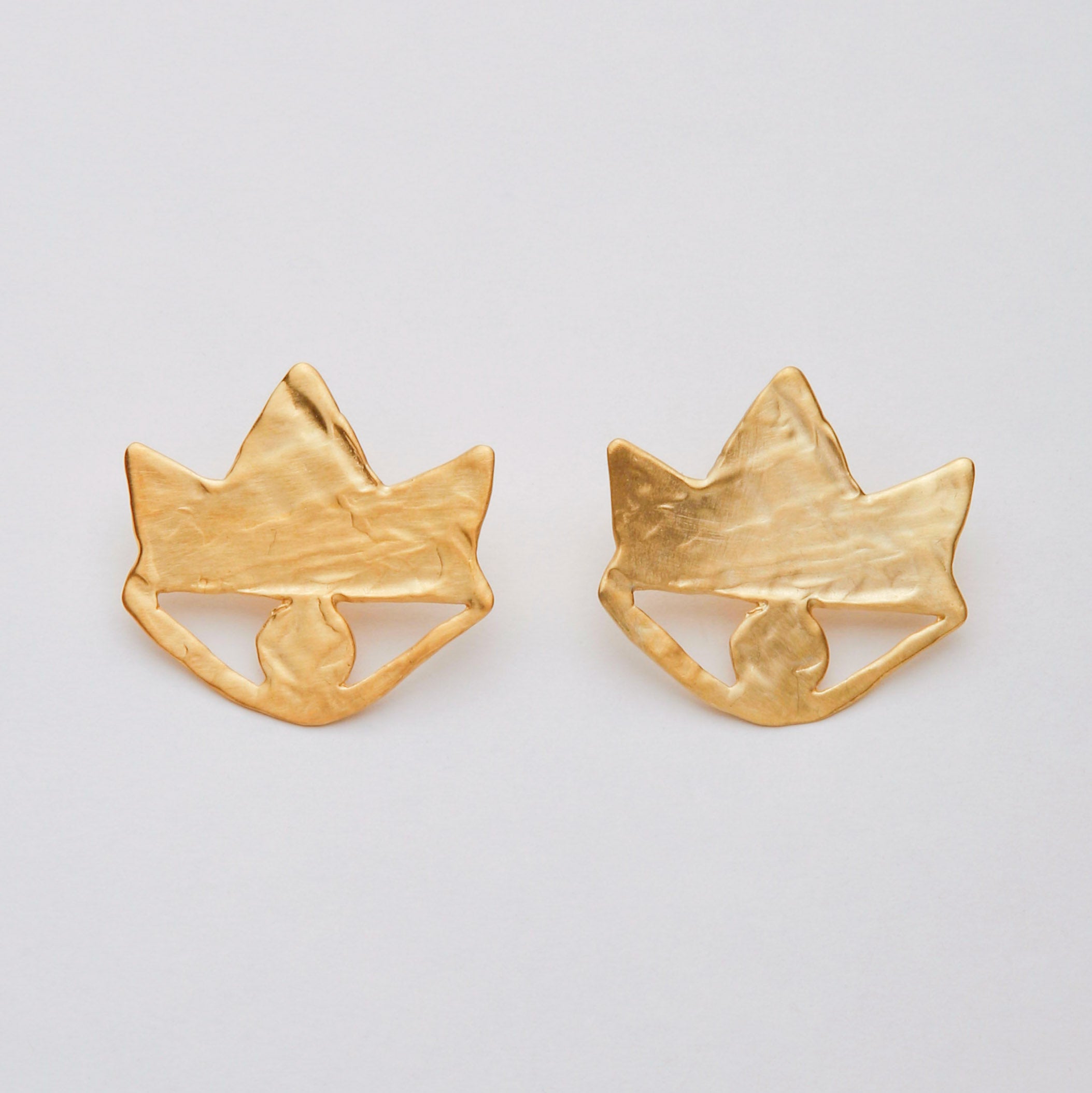CROWN EYES EARRINGS