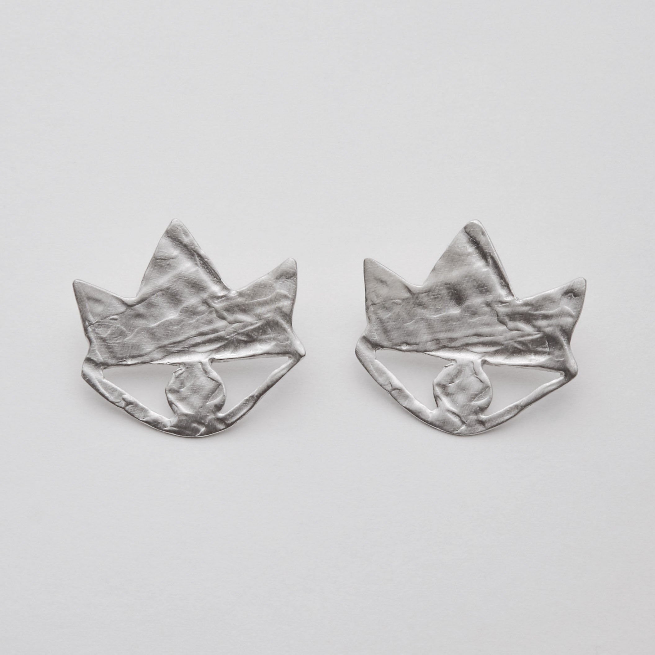 CROWN EYES EARRINGS