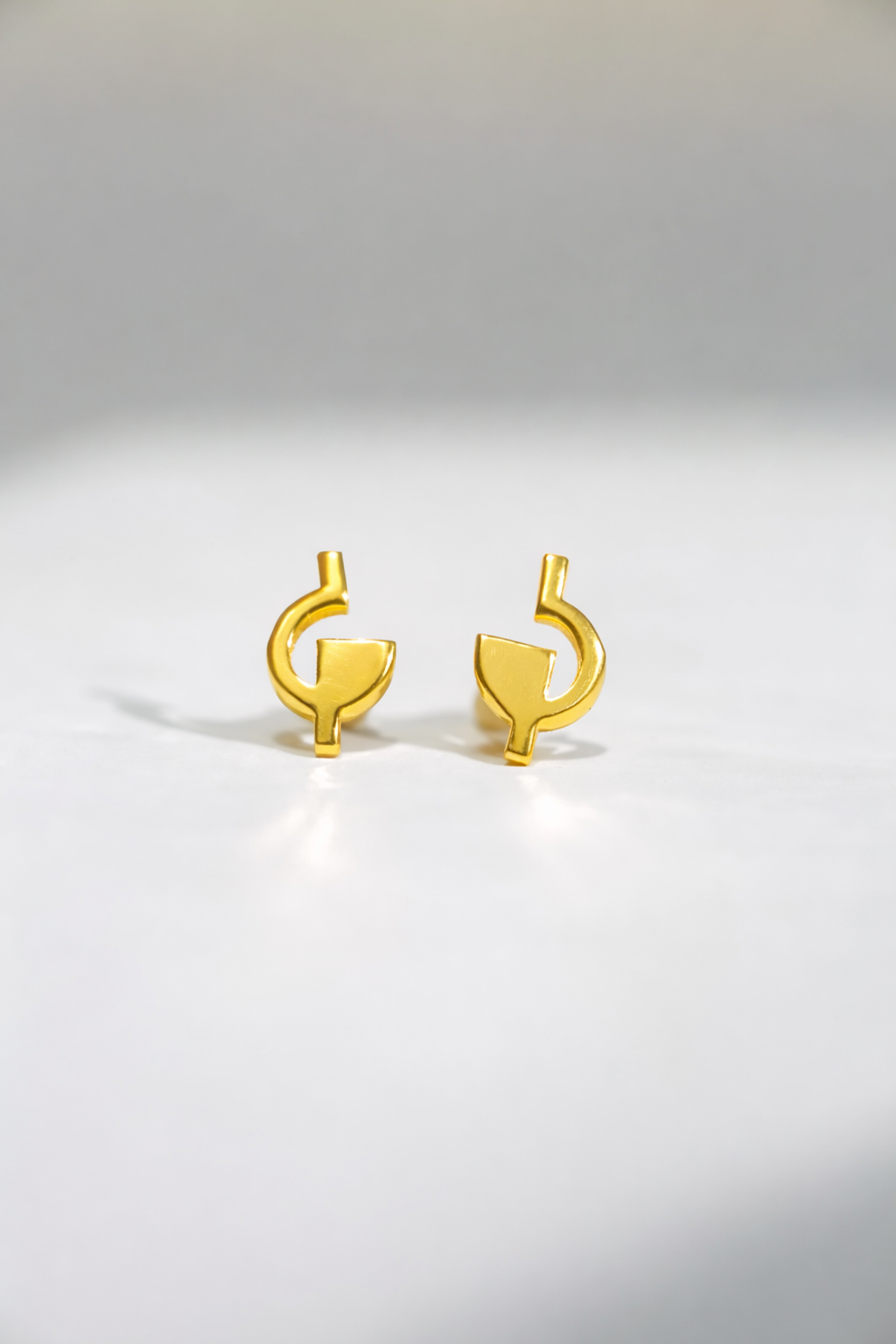 REACTOR 2026 GOLD 14k TINY EARRINGS