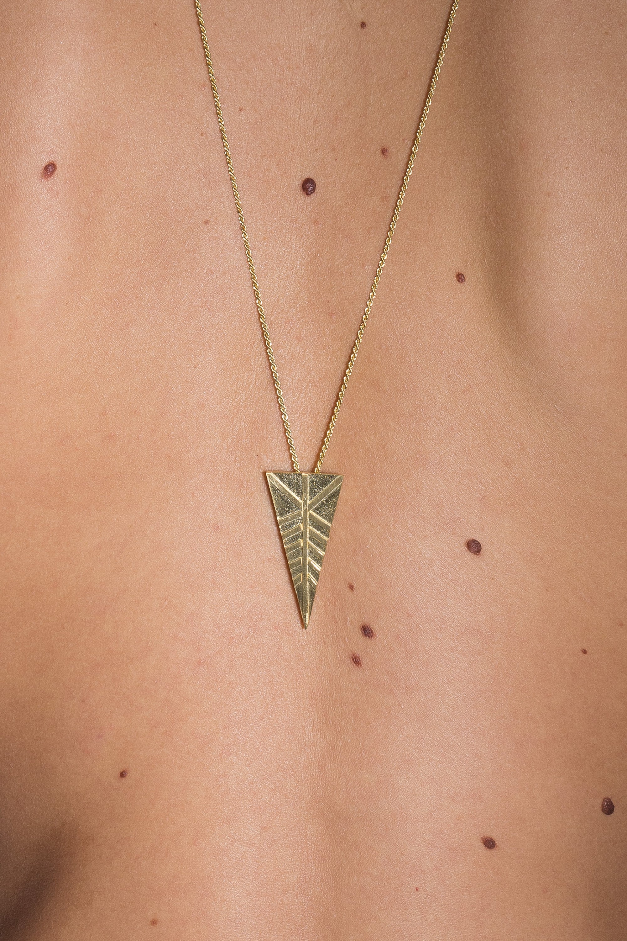 TINIAN ARROW NECKLACE