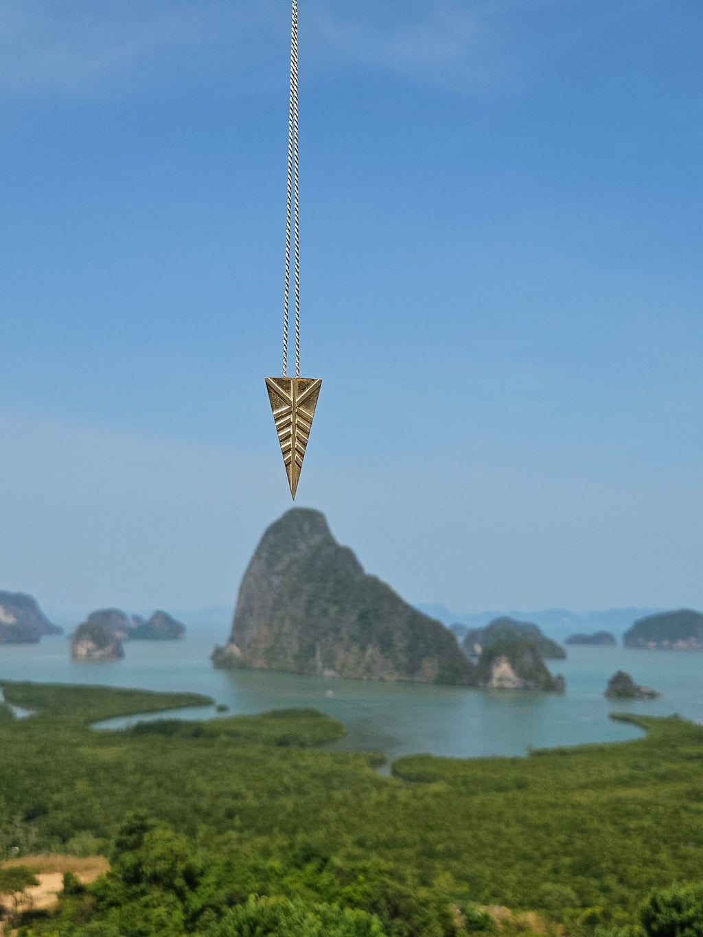 TINIAN ARROW NECKLACE