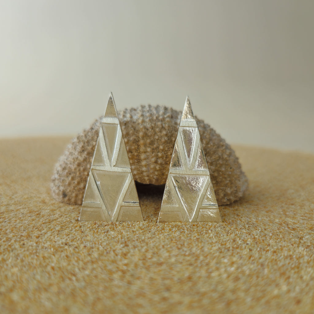 NEST TRIANGLES EARRINGS