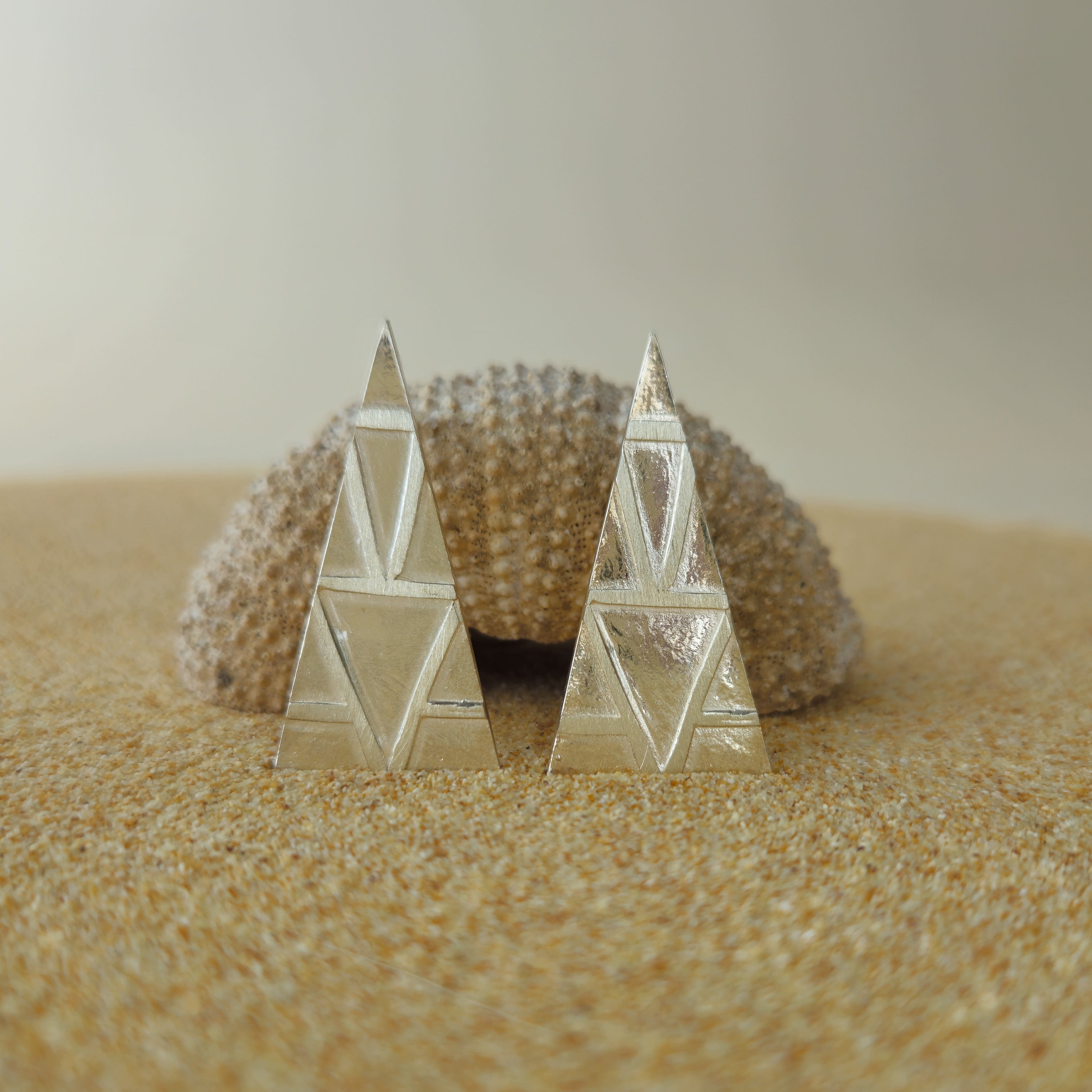 NEST TRIANGLES EARRINGS