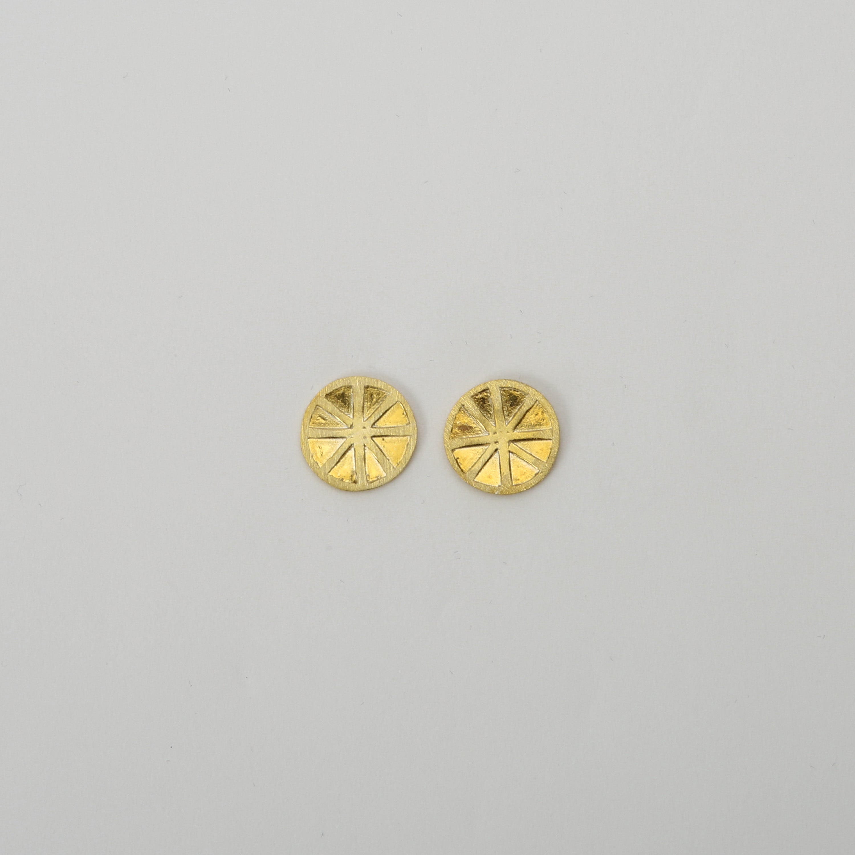 TINIAN DETAILS ROSETTES