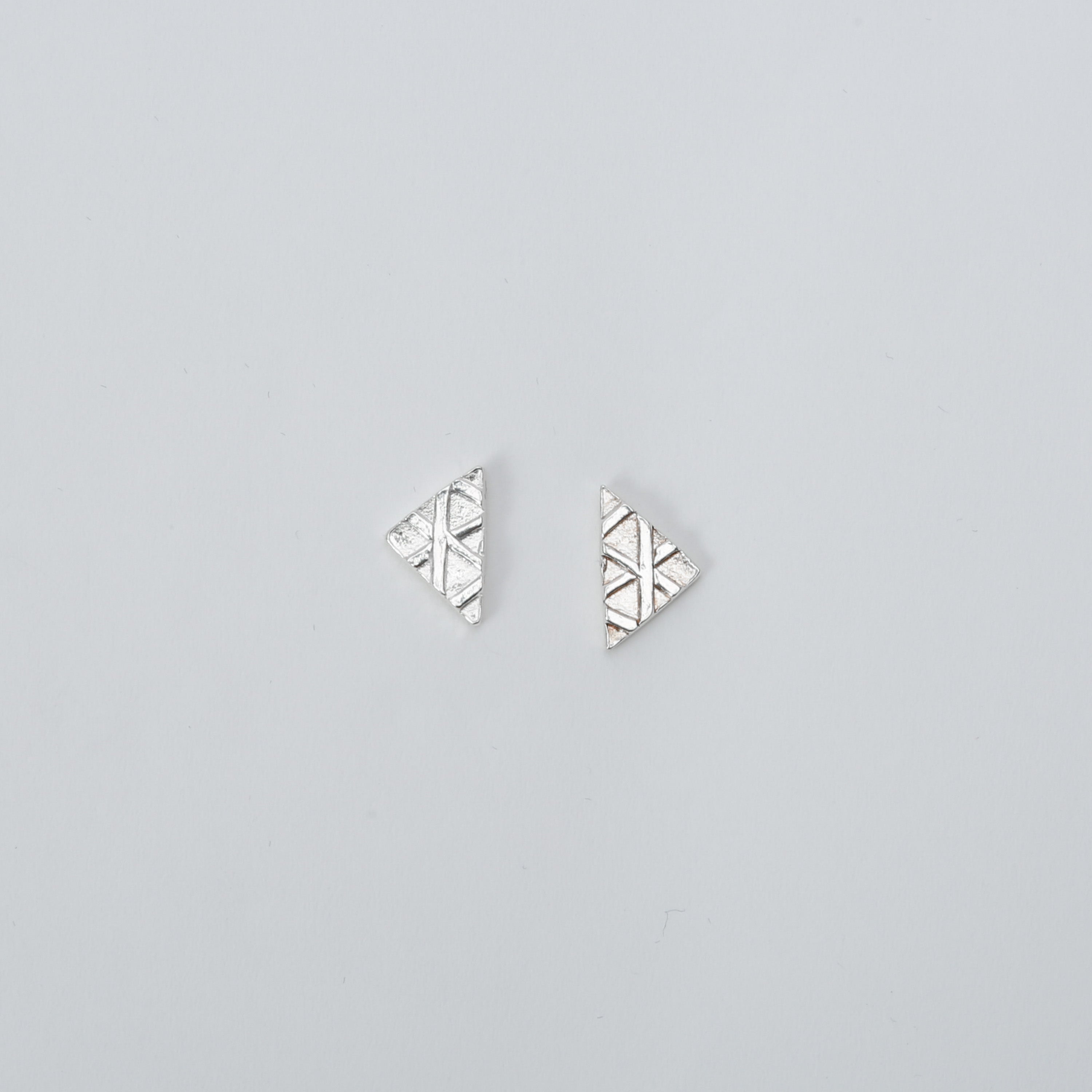 TINIAN DETAILS ARROWS